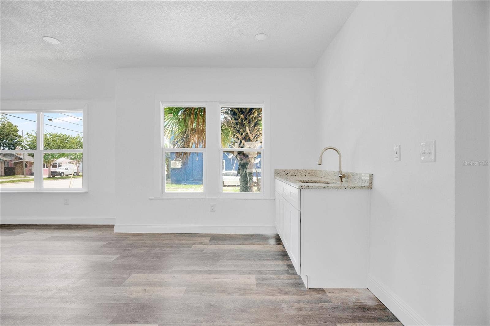 547 N RIDGEWOOD AVENUE, Daytona Beach, FL 32114 547 N RIDGEWOOD AVENUE, Daytona Beach, FL 32114
