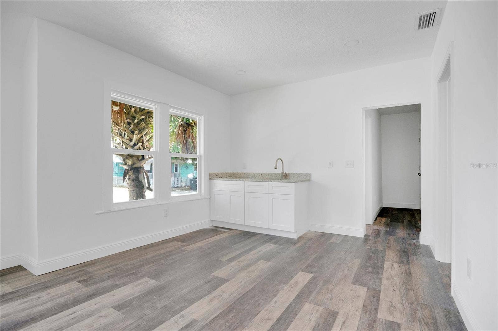 547 N RIDGEWOOD AVENUE, Daytona Beach, FL 32114 547 N RIDGEWOOD AVENUE, Daytona Beach, FL 32114