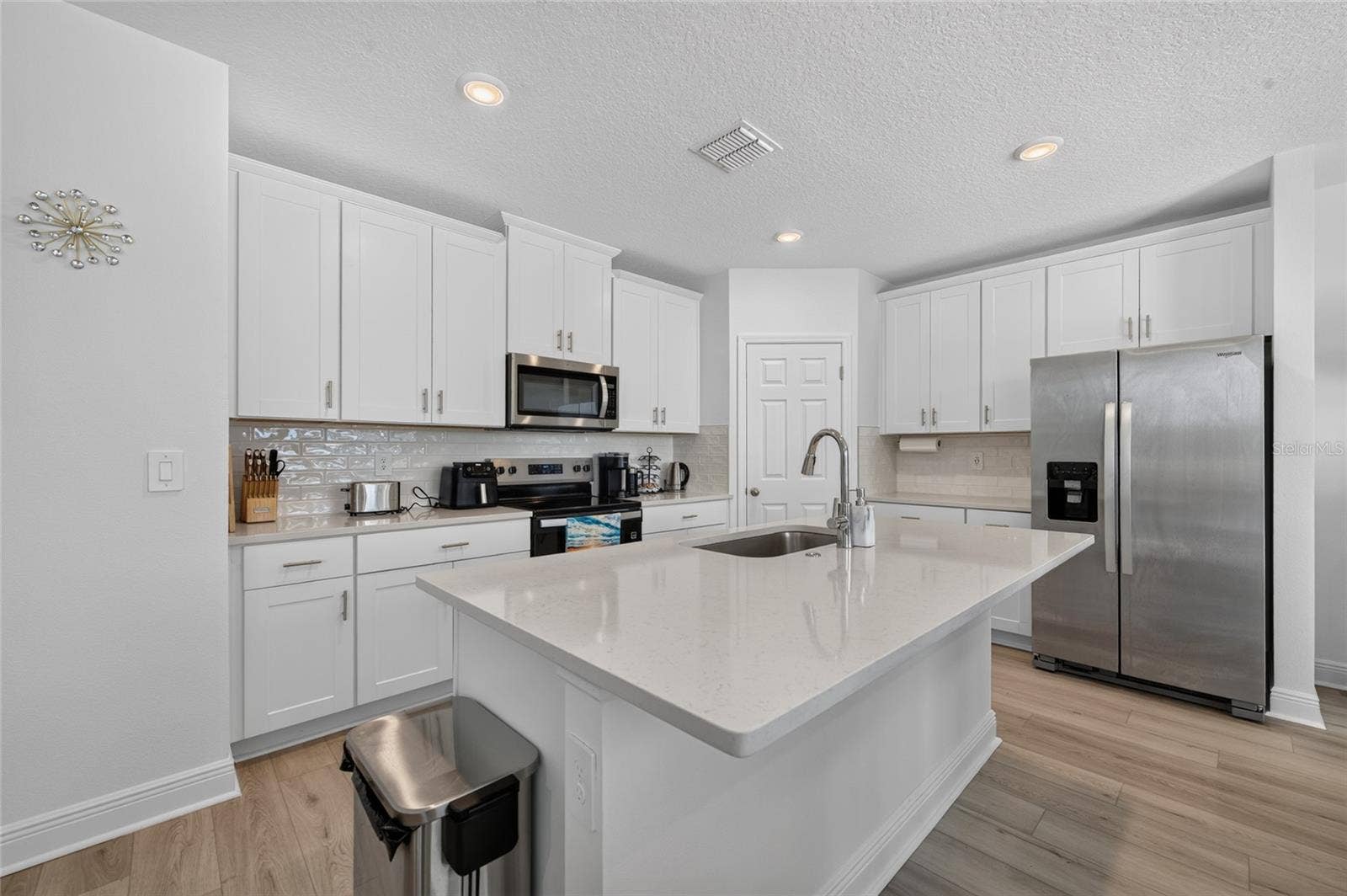 Large bright Kitchen