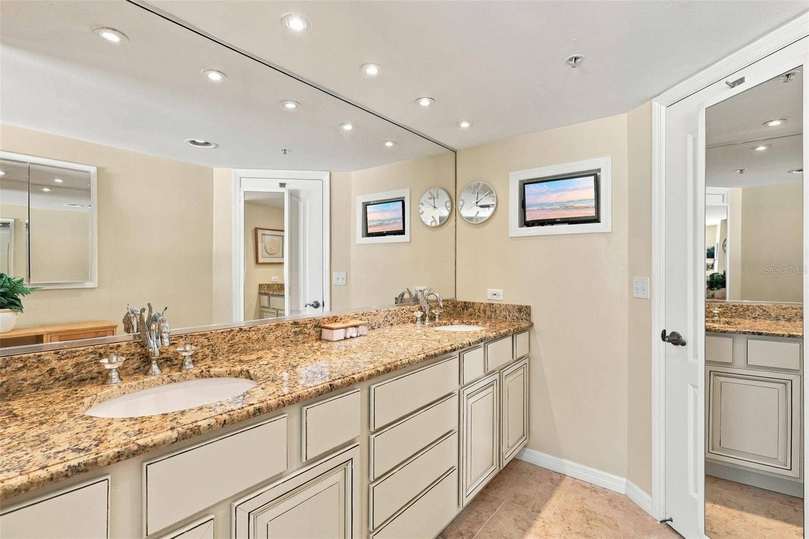 3 OCEANS WEST BOULEVARD, #7D7, Daytona Beach Shores, FL 32118