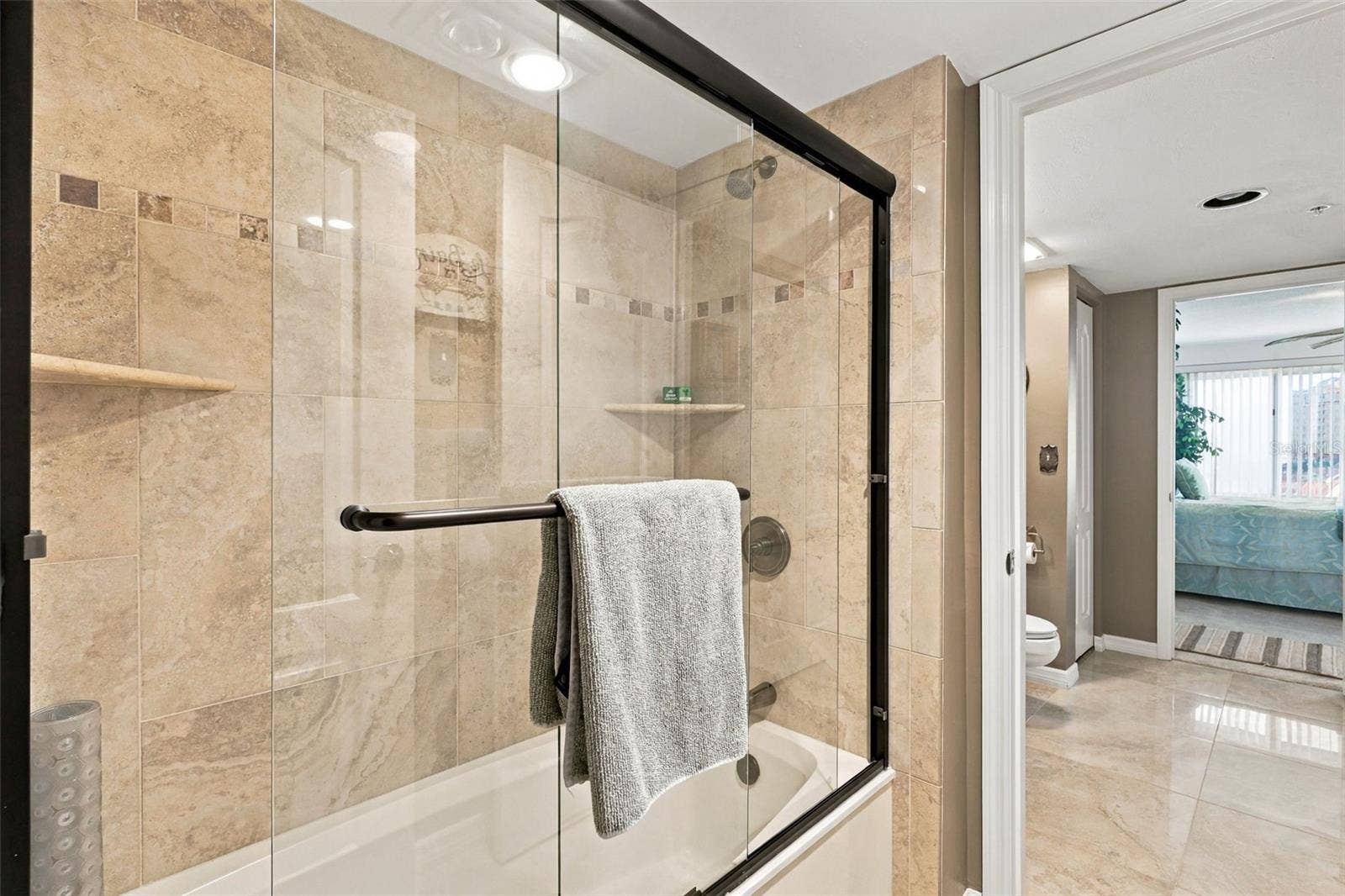 Main level guest bath/shower