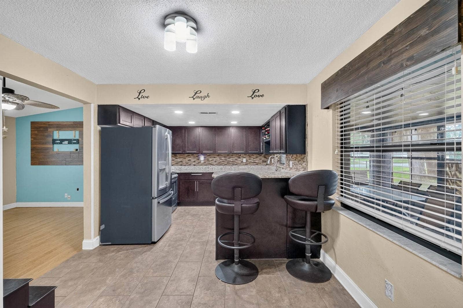 Kitchen and Breakfast Bar