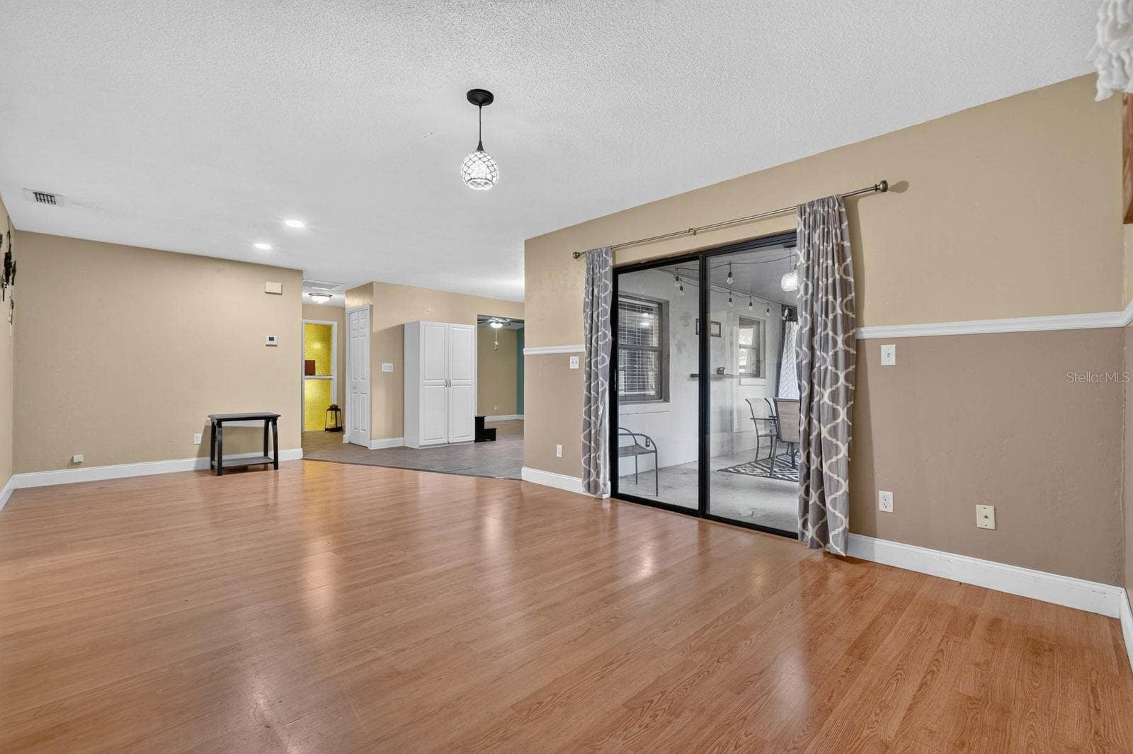 Living Area Opening to Lanai