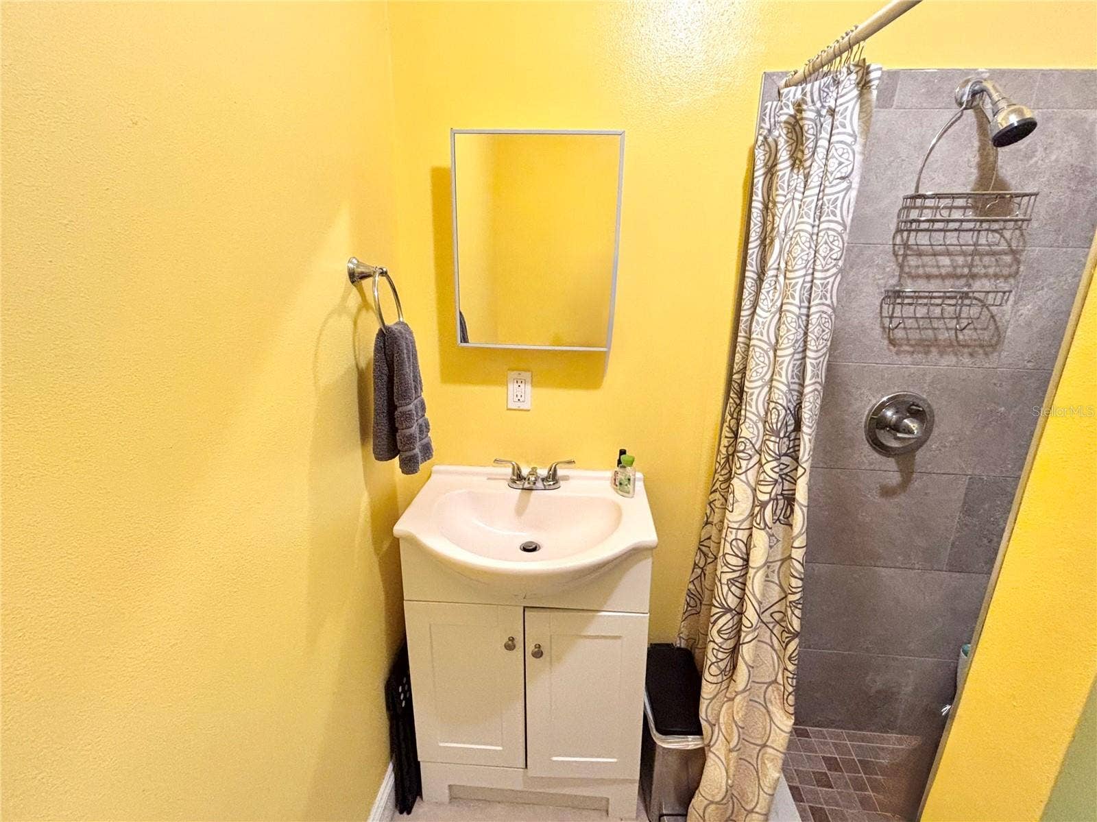 515 W GARRISON AVENUE, Deland, FL 32720 Bathroom 2