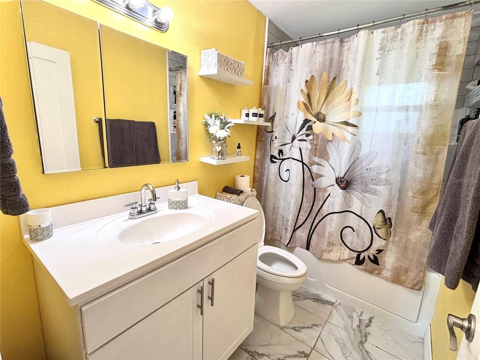 515 W GARRISON AVENUE, Deland, FL 32720 Bathroom 1