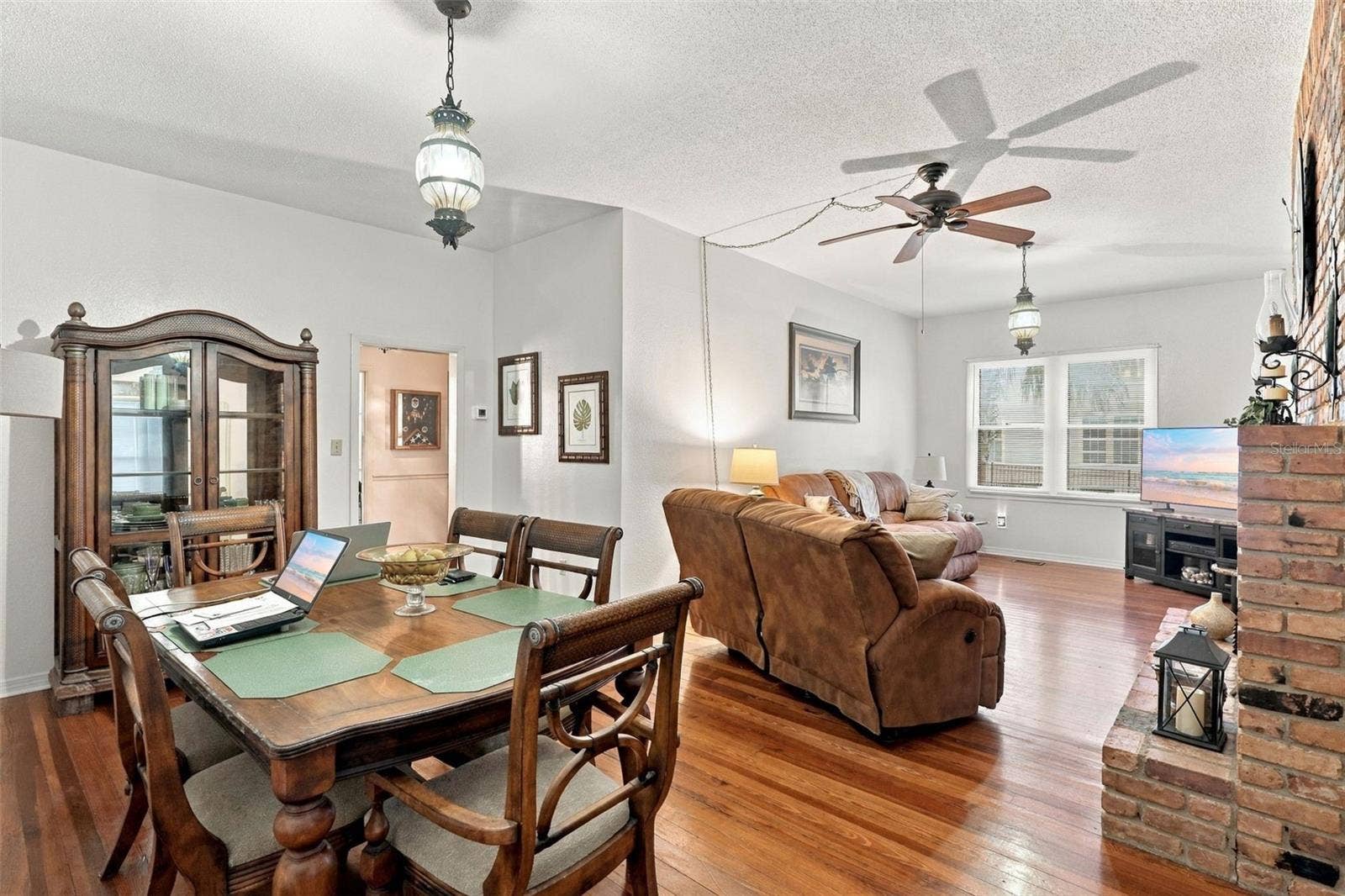 1ST FLOOR - DINING ROOM