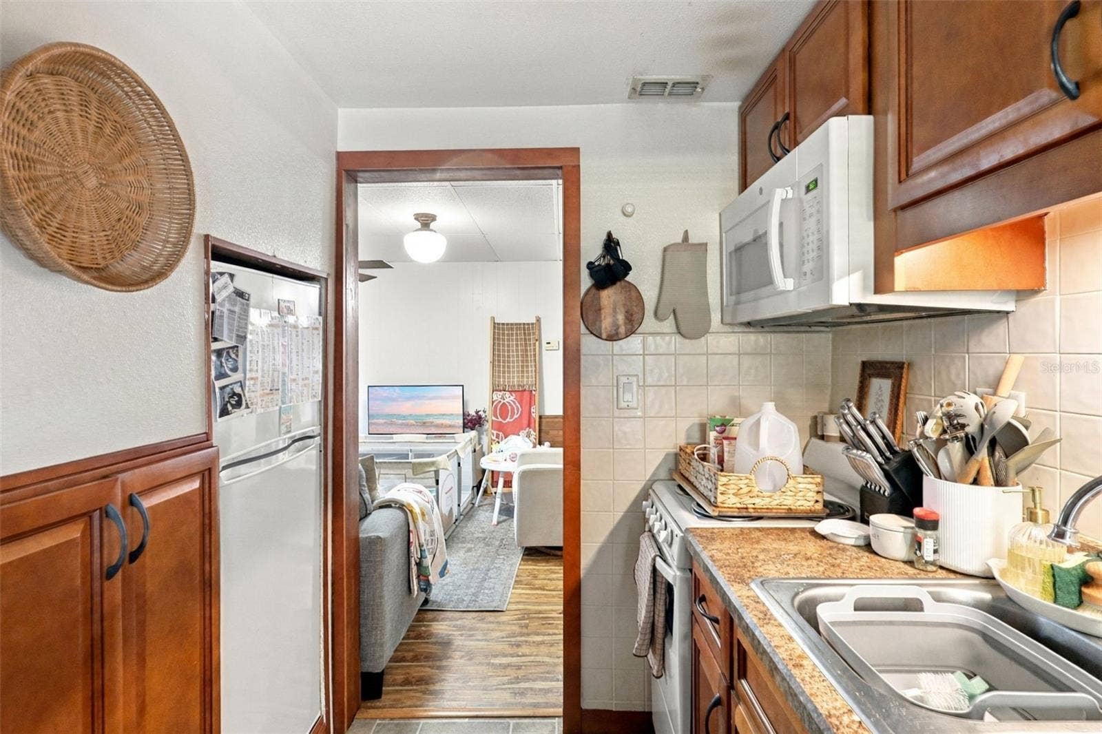2ND FLOOR KITCHEN