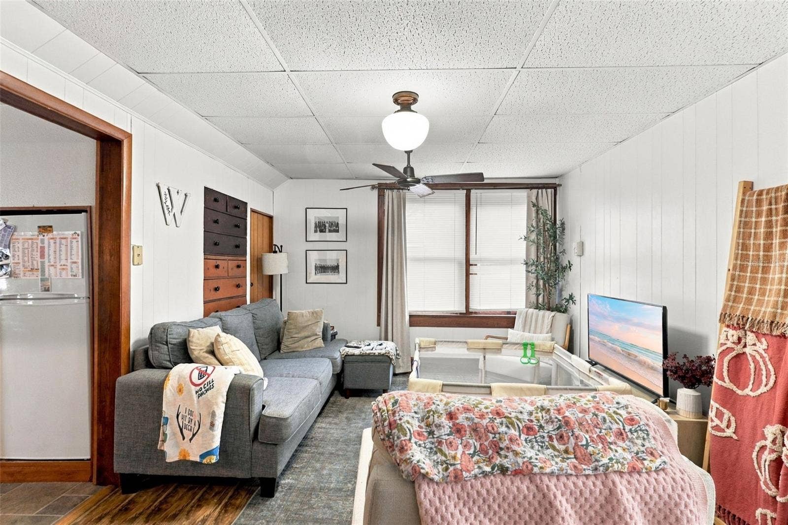 2ND FLOOR LIVING ROOM