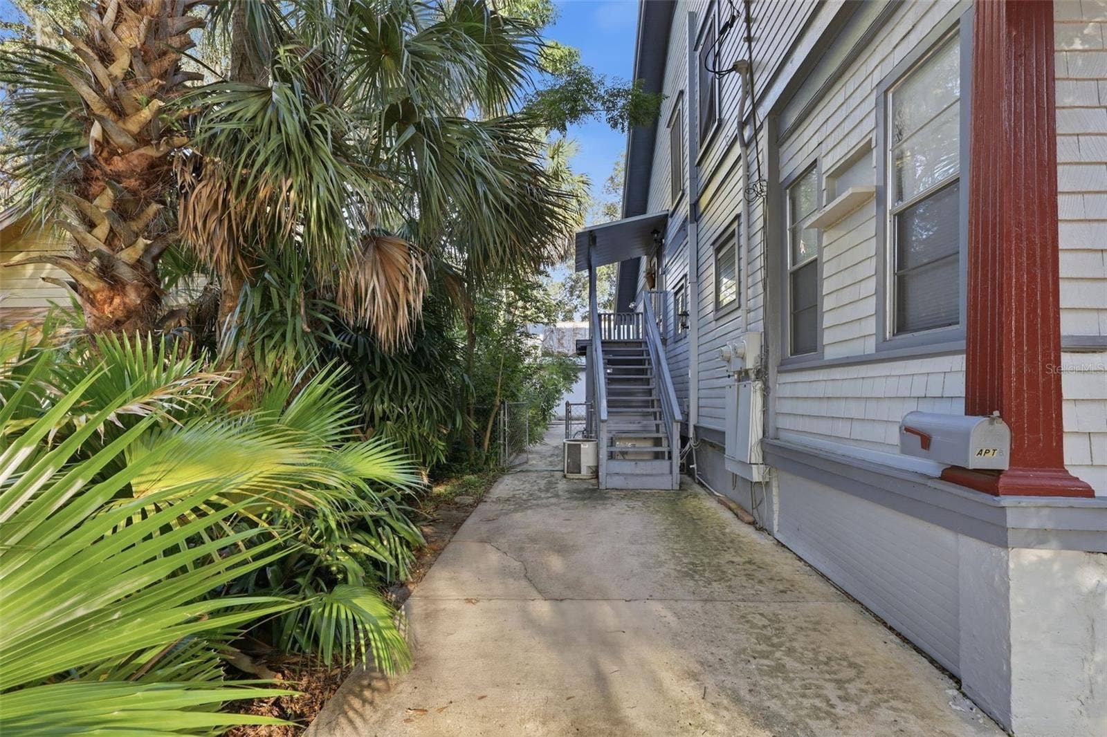 SEPARATE ENTRANCETO 2ND FLOOR UNIT