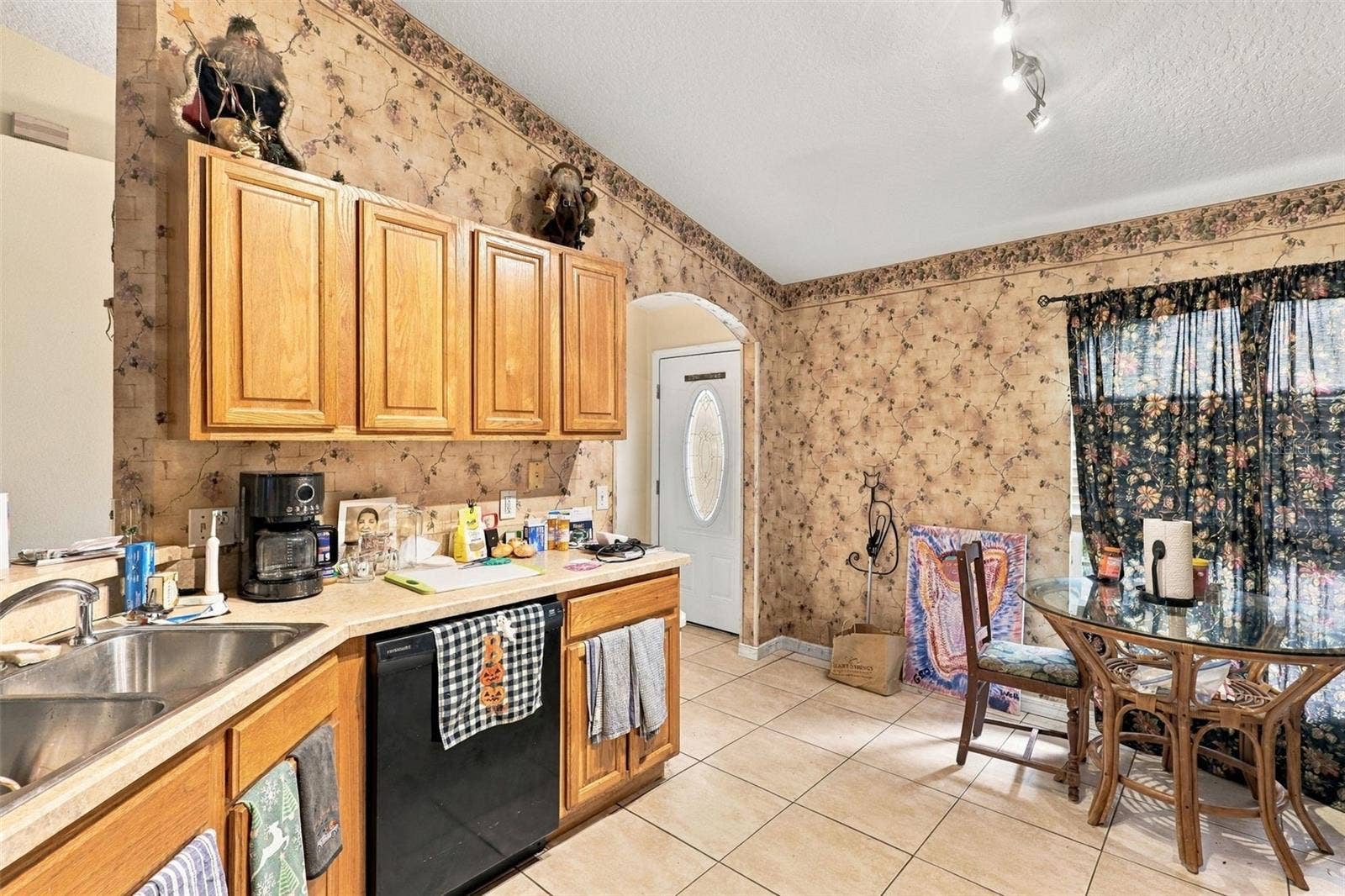 1045 8TH AVENUE, Deland, FL 32724 1045 8TH AVENUE, Deland, FL 32724
