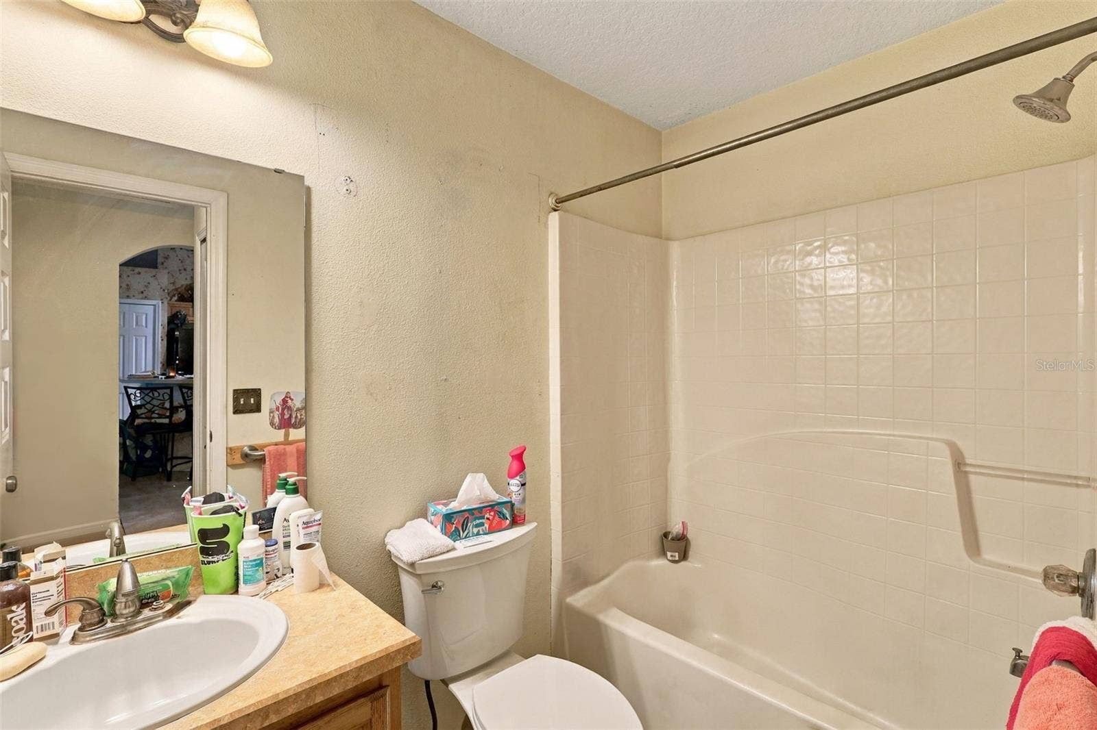 1045 8TH AVENUE, Deland, FL 32724 1045 8TH AVENUE, Deland, FL 32724