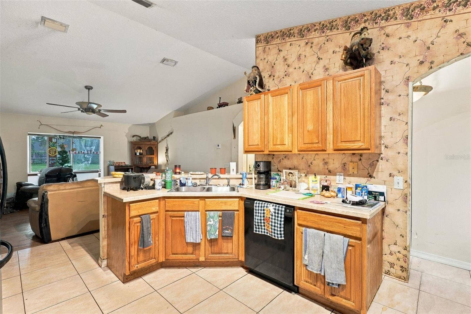 1045 8TH AVENUE, Deland, FL 32724 1045 8TH AVENUE, Deland, FL 32724
