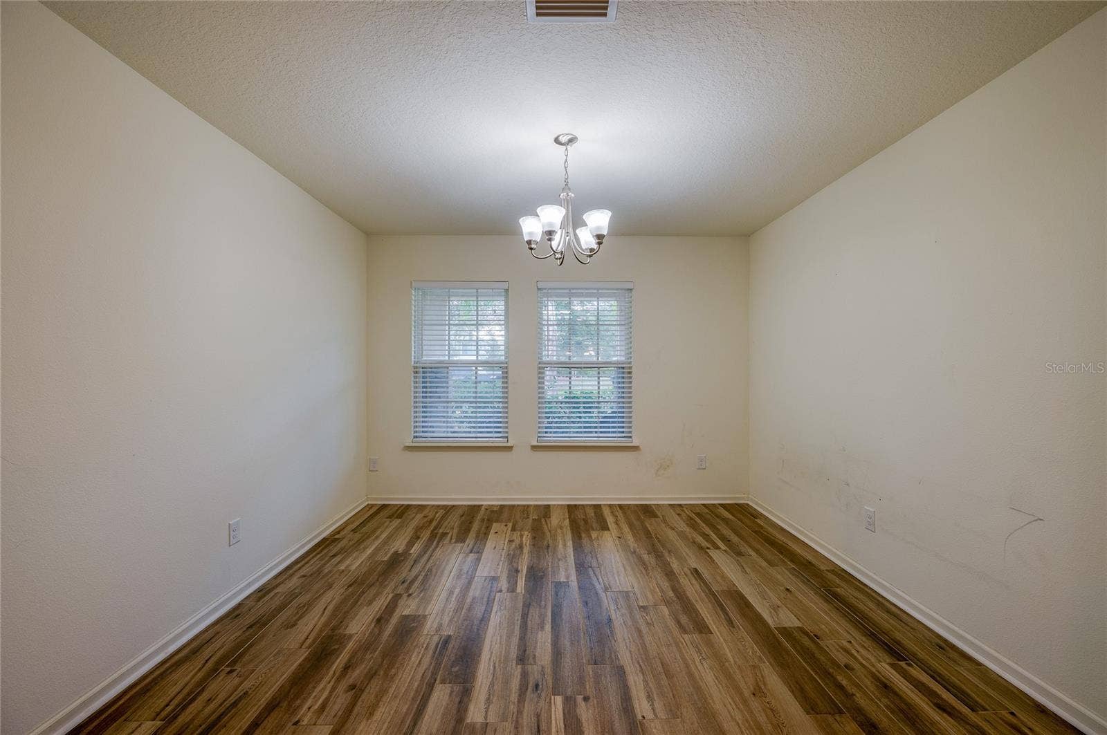 421 CHAMPION RIDGE DRIVE, Daytona Beach, FL 32124 Breakfast, dining or flex room
