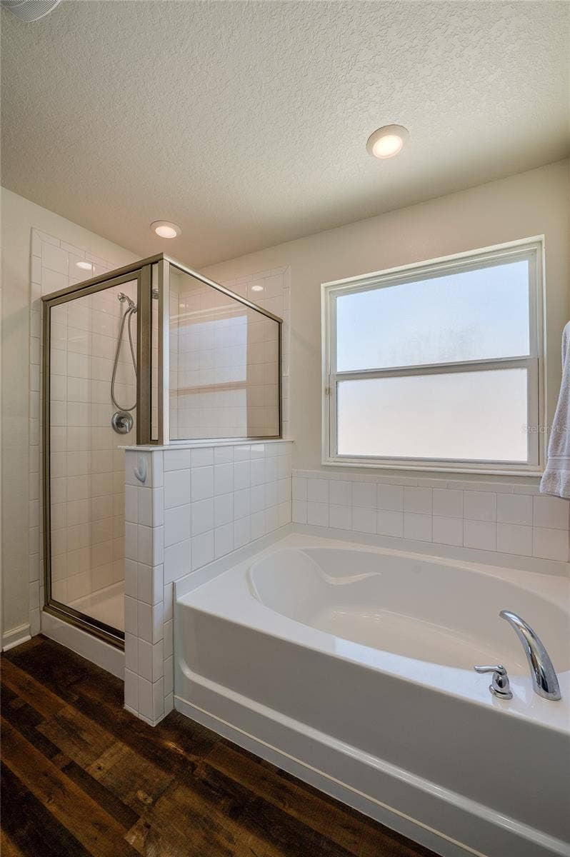 421 CHAMPION RIDGE DRIVE, Daytona Beach, FL 32124 Tub with separate shower