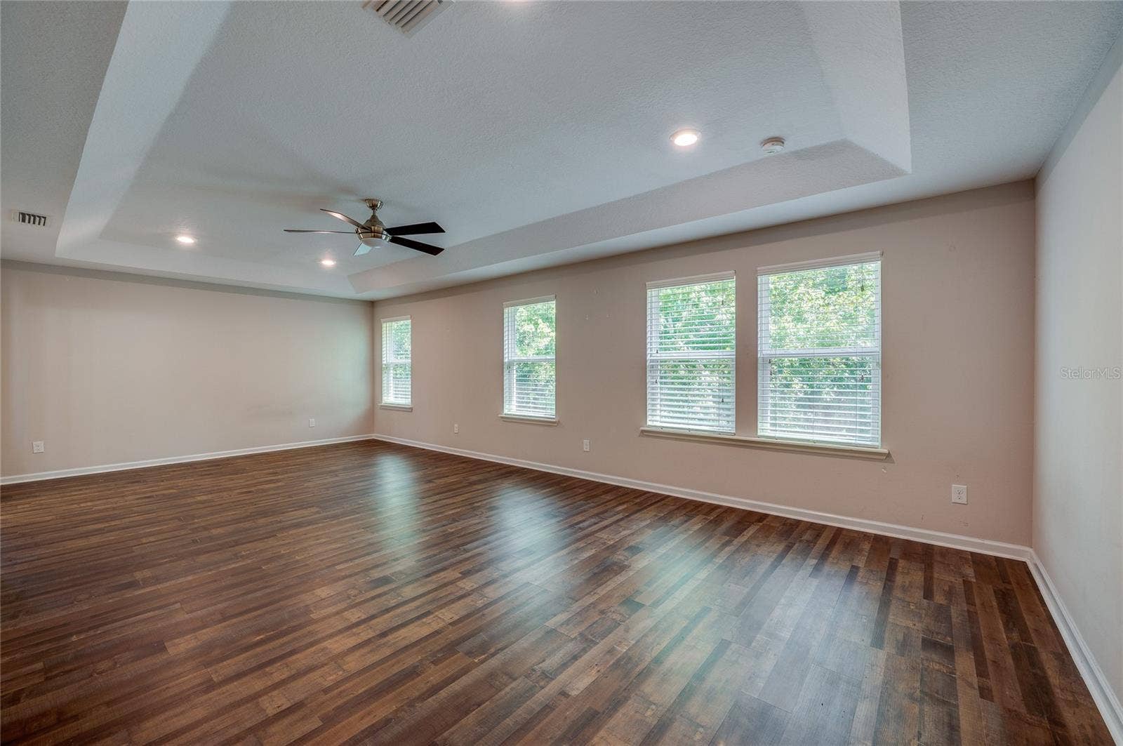 421 CHAMPION RIDGE DRIVE, Daytona Beach, FL 32124 Primary suite with tray ceiling