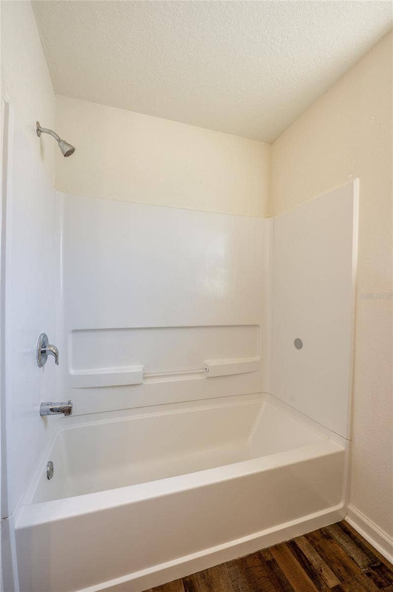 421 CHAMPION RIDGE DRIVE, Daytona Beach, FL 32124 Tub shower combo