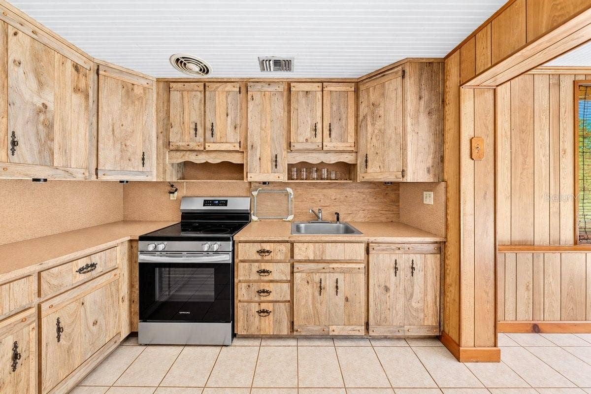 118 PALM DRIVE, Daytona Beach, FL 32117