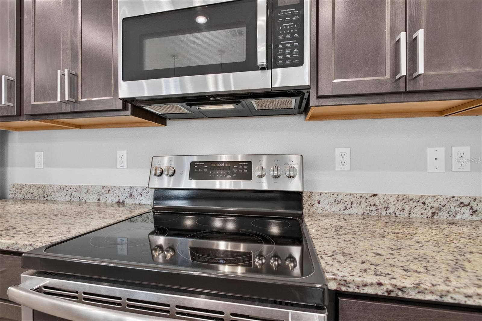 21 LANCELOT DRIVE, Palm Coast, FL 32137 21 LANCELOT DRIVE, Palm Coast, FL 32137