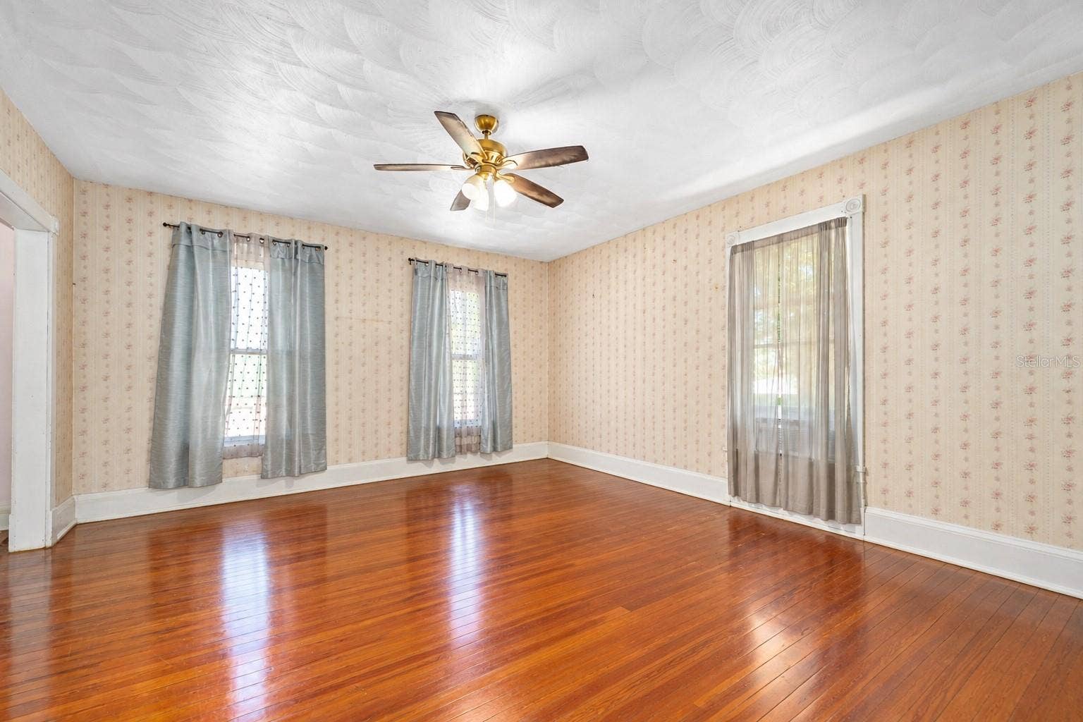228 W HOWRY AVENUE, Deland, FL 32720 228 W HOWRY AVENUE, Deland, FL 32720