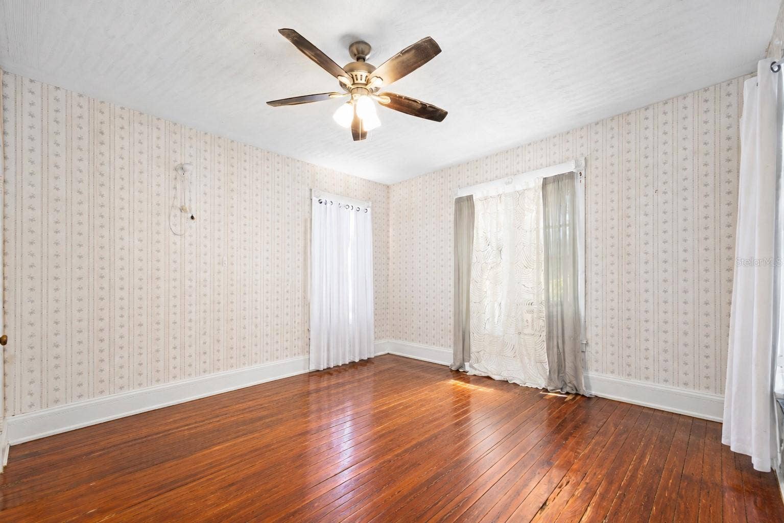 228 W HOWRY AVENUE, Deland, FL 32720 228 W HOWRY AVENUE, Deland, FL 32720