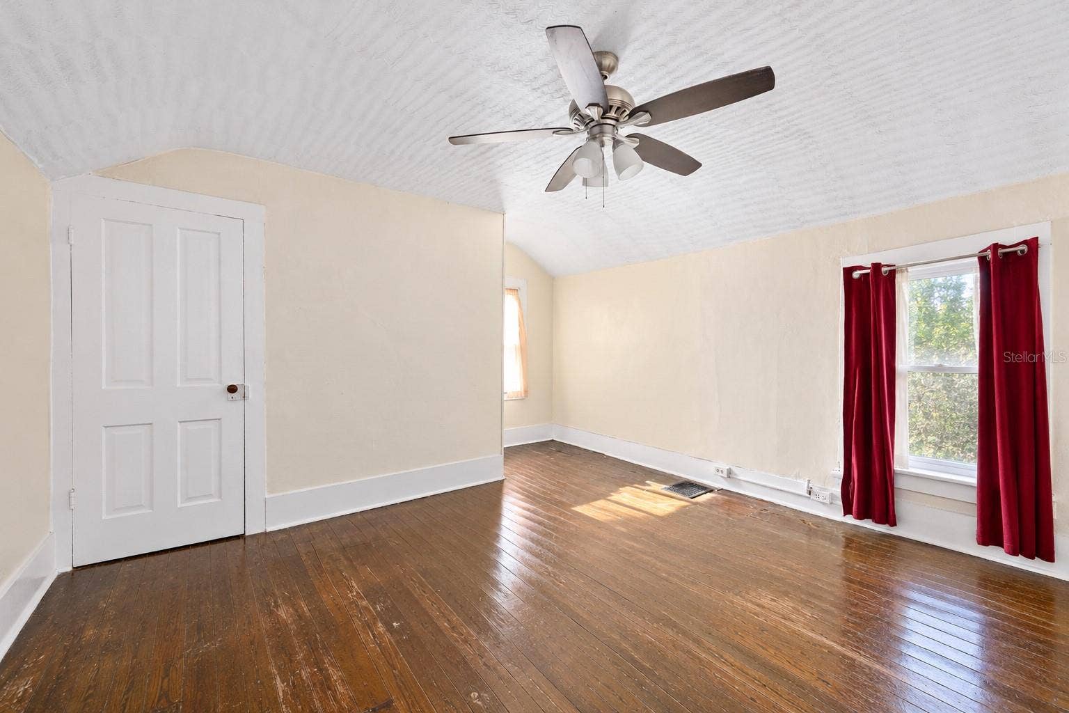 228 W HOWRY AVENUE, Deland, FL 32720 228 W HOWRY AVENUE, Deland, FL 32720