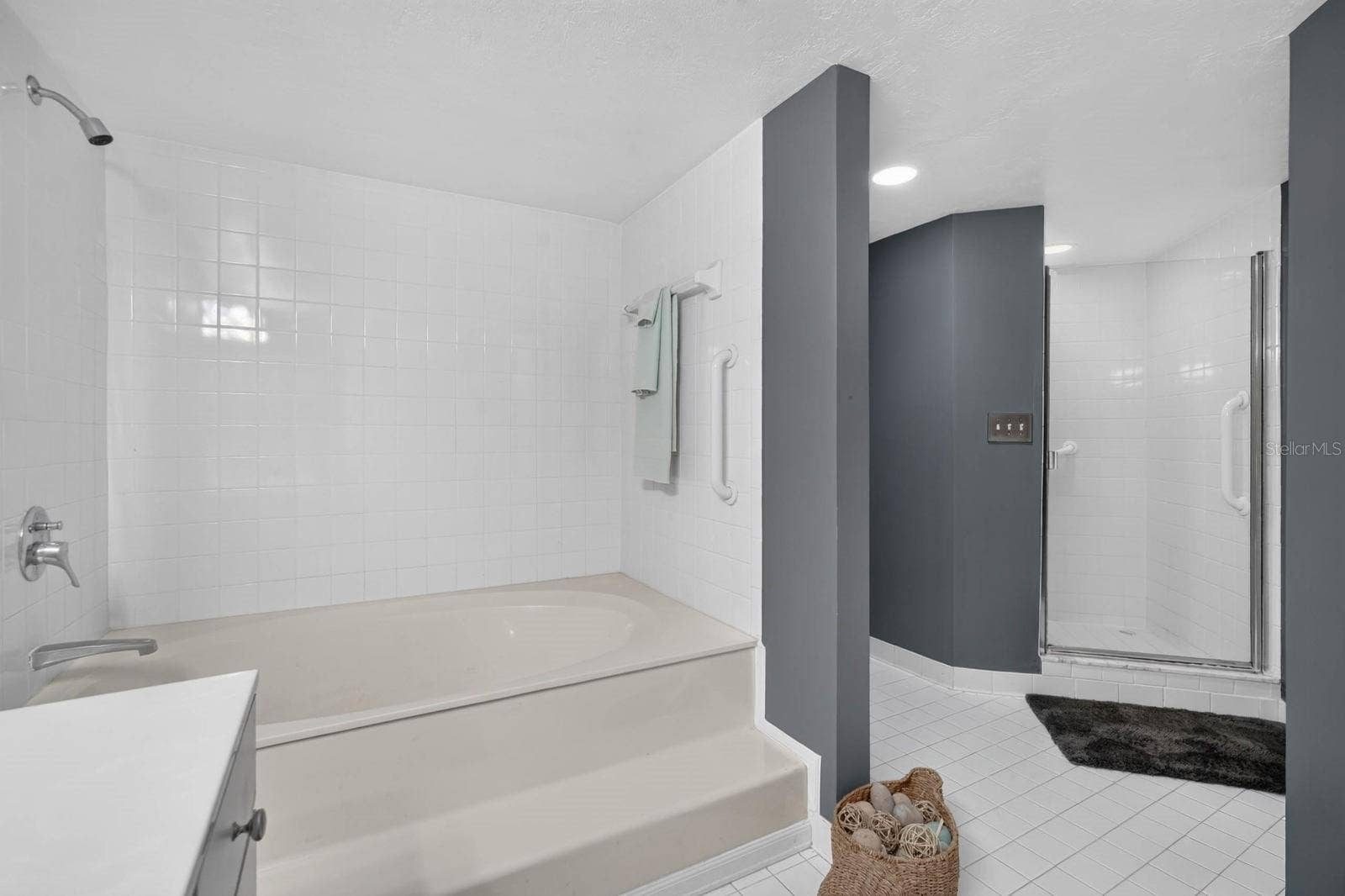 1 JOHN ANDERSON DRIVE, #301, Ormond Beach, FL 32176 PRIMARY BATHROOM