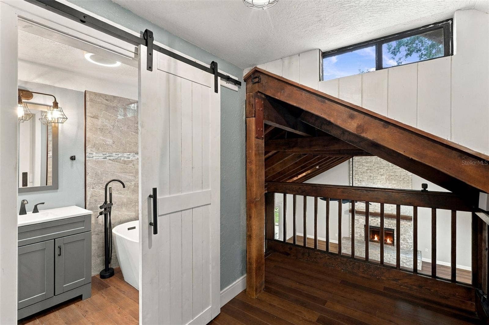 UPSTAIRS ENTRANCE