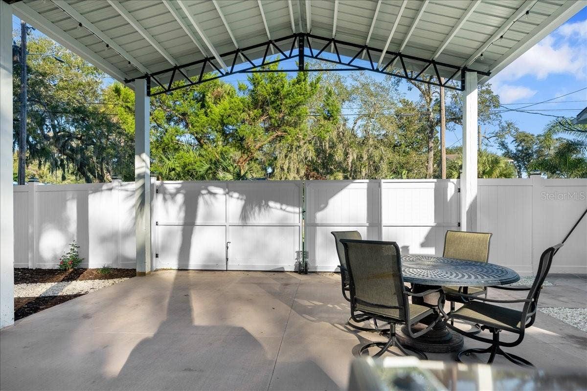 1146 RIVERSIDE DRIVE, Daytona Beach, FL 32117 1146 RIVERSIDE DRIVE, Daytona Beach, FL 32117