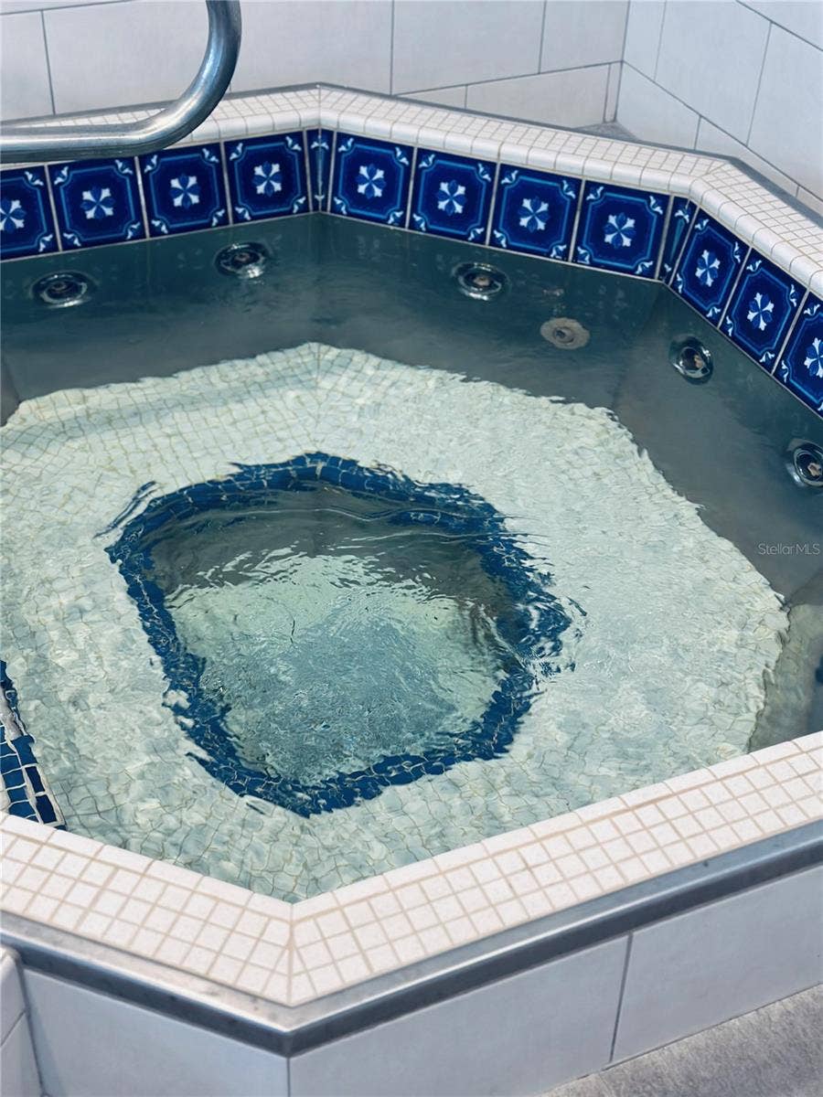 3023 S ATLANTIC AVENUE, #1106, Daytona Beach Shores, FL 32118 Spa hot tub