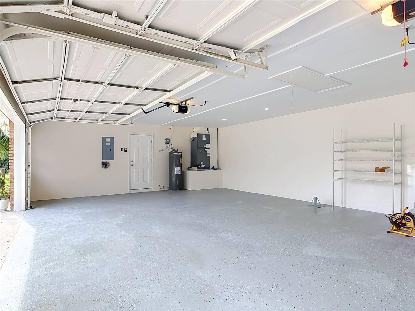 huge 3 car garage 33x22