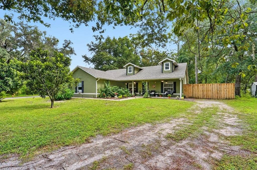 1580 DELAND AVENUE, Orange City, FL 32763 Front of House