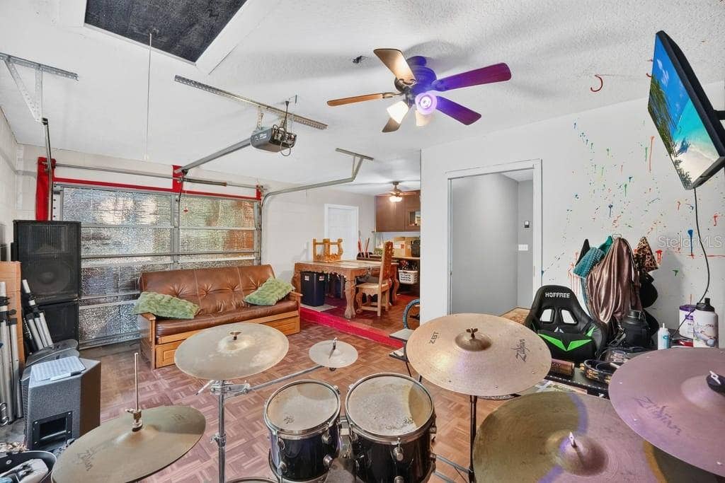 1580 DELAND AVENUE, Orange City, FL 32763 versatile 1.5 car garage