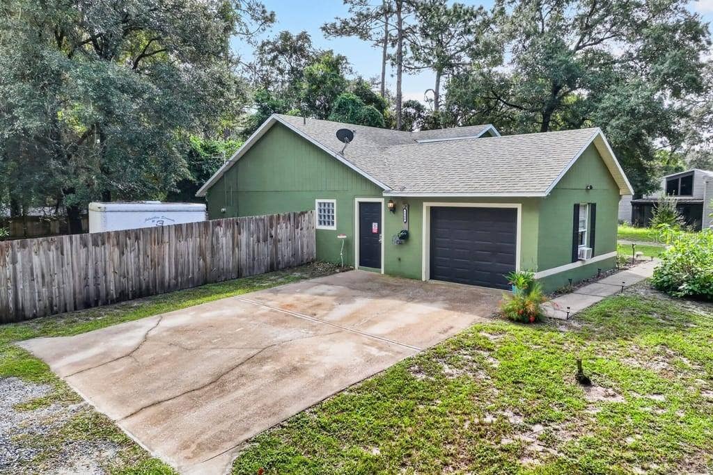 1580 DELAND AVENUE, Orange City, FL 32763 Front of house