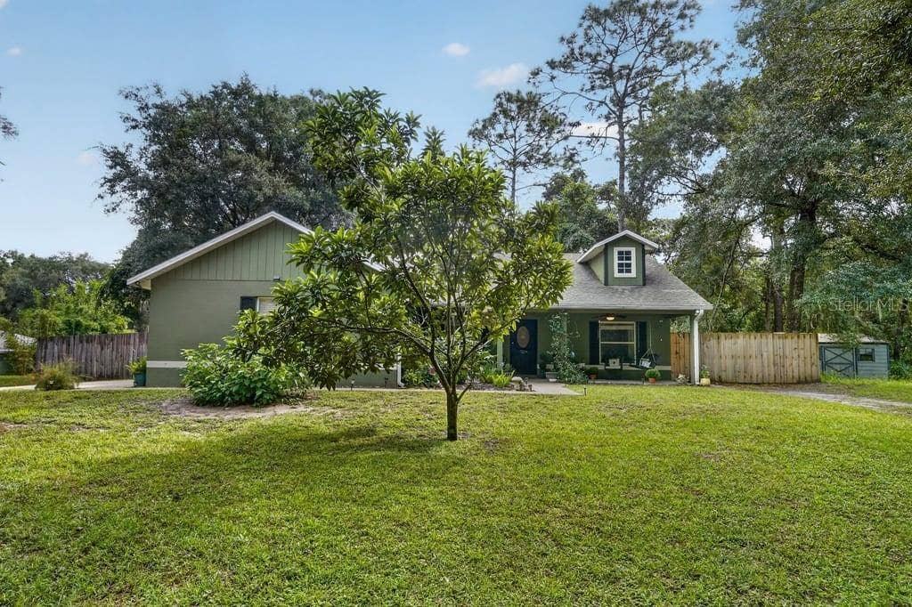 1580 DELAND AVENUE, Orange City, FL 32763 Front Yard