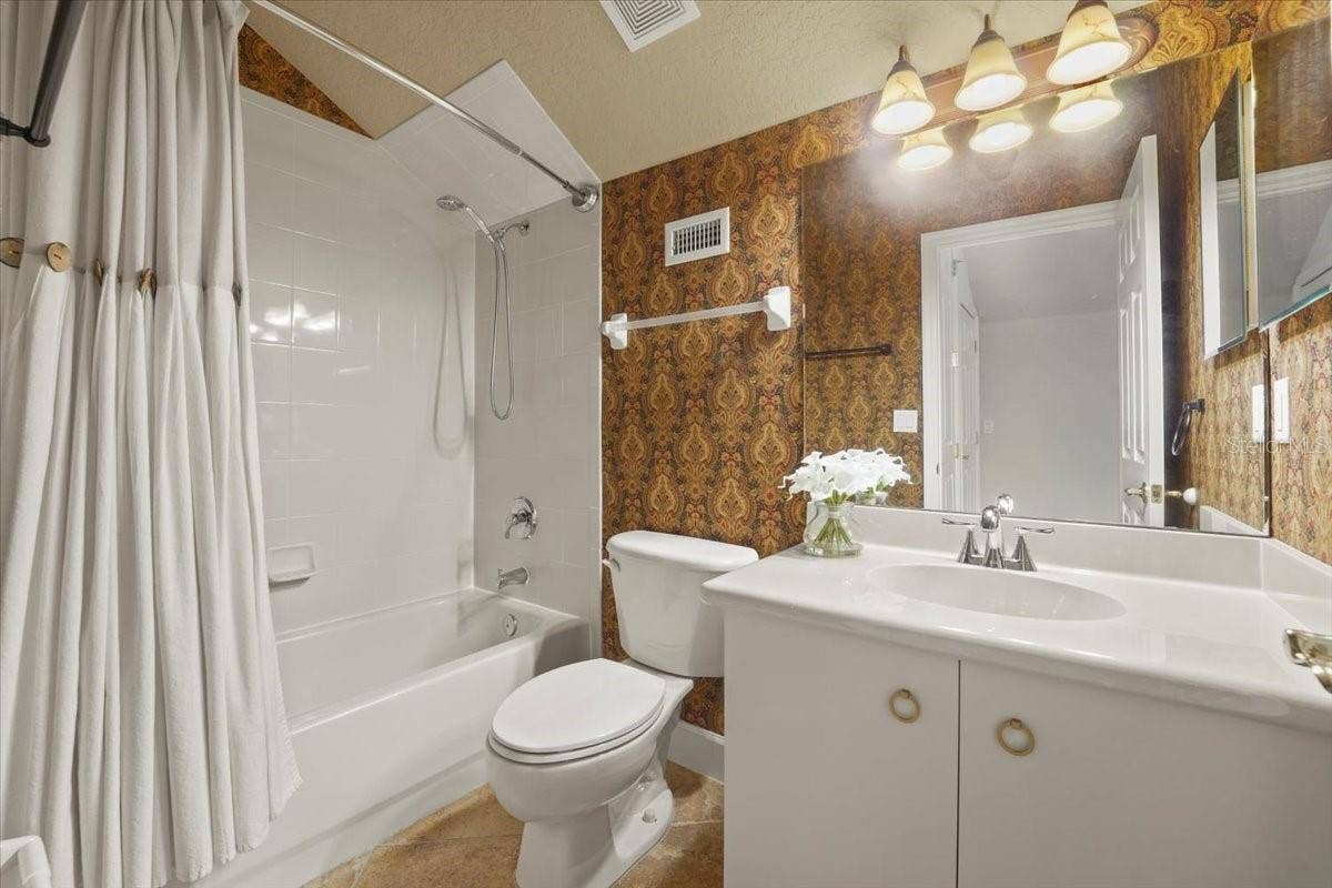 Bonus Room En Suite Bath
