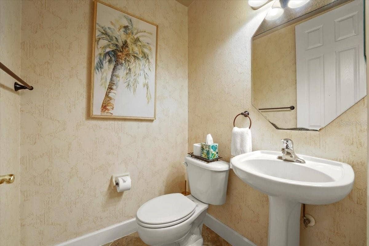 Half Bath w/ceiling accent