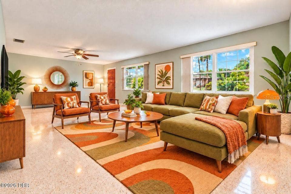 1002 THUNDERBIRD DRIVE, Daytona Beach, FL 32117