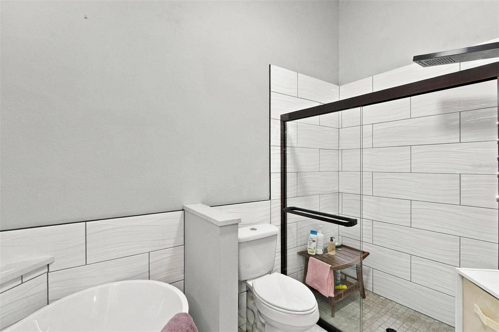 Ensuite bath.