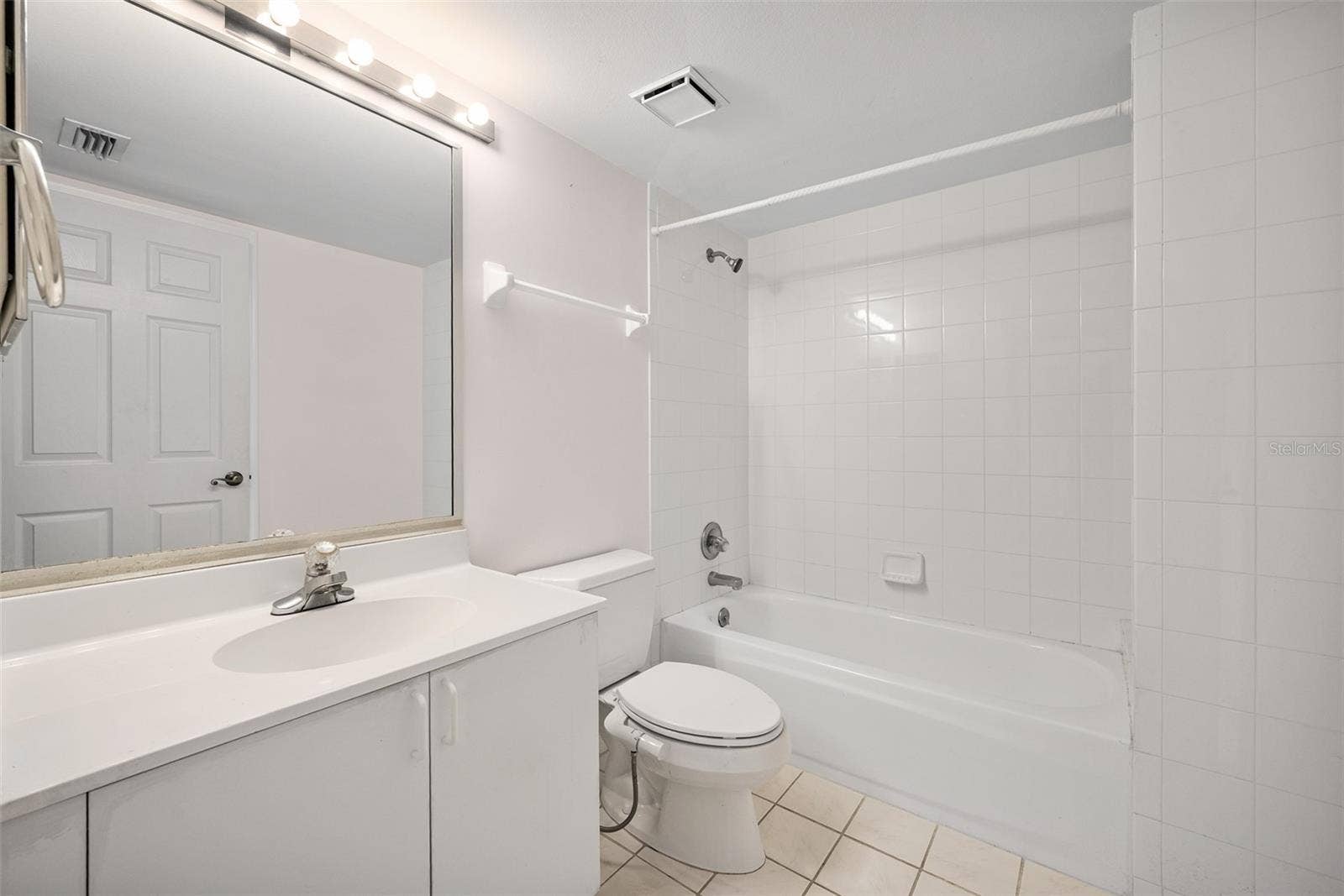 544 MARINA POINT DRIVE, #5440, Daytona Beach, FL 32114 544 MARINA POINT DRIVE, #5440, Daytona Beach, FL 32114