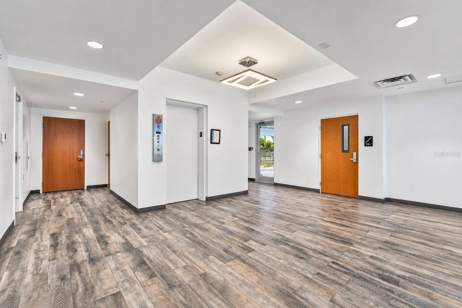 801 W GRANADA BLVD, #301, Ormond Beach, FL 32174 Ground level