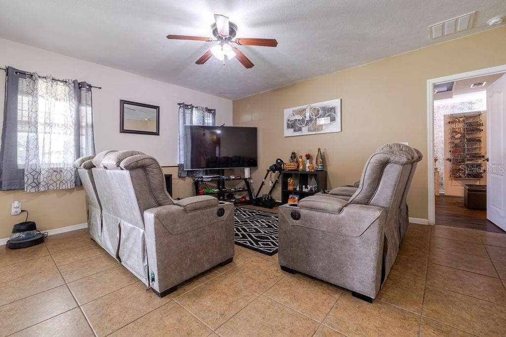 252 SHERRI LEE LANE, Deland, FL 32720 Light and bright living room