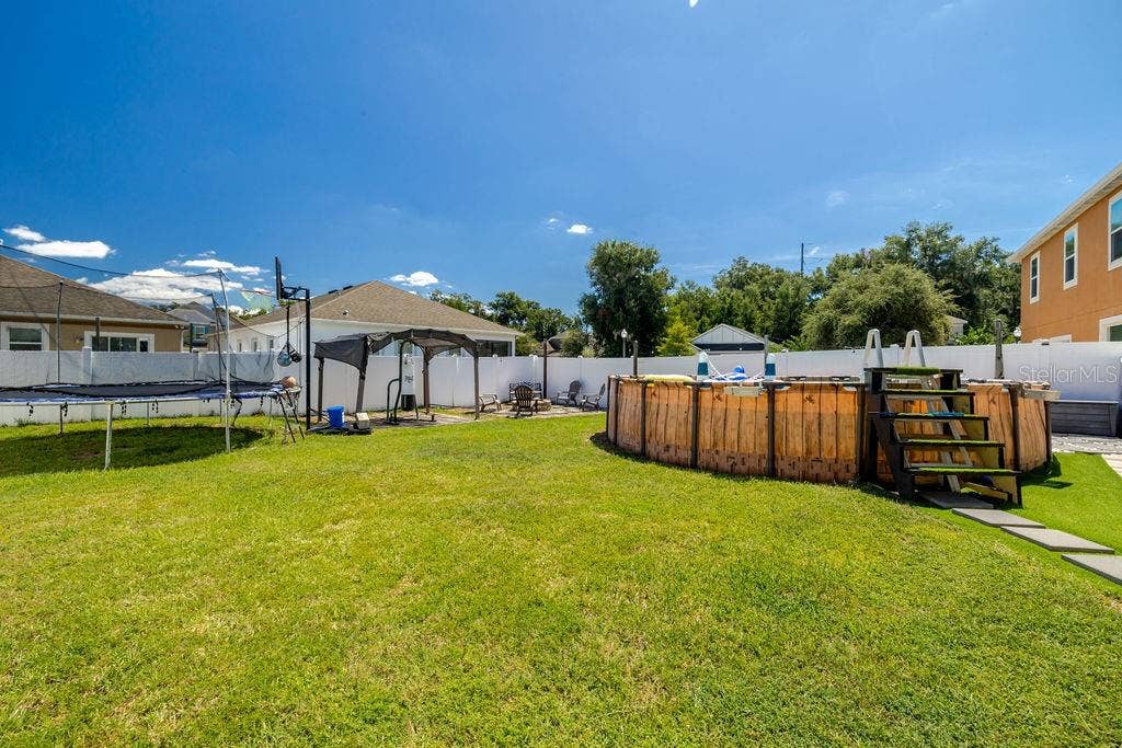 252 SHERRI LEE LANE, Deland, FL 32720 Above ground pool