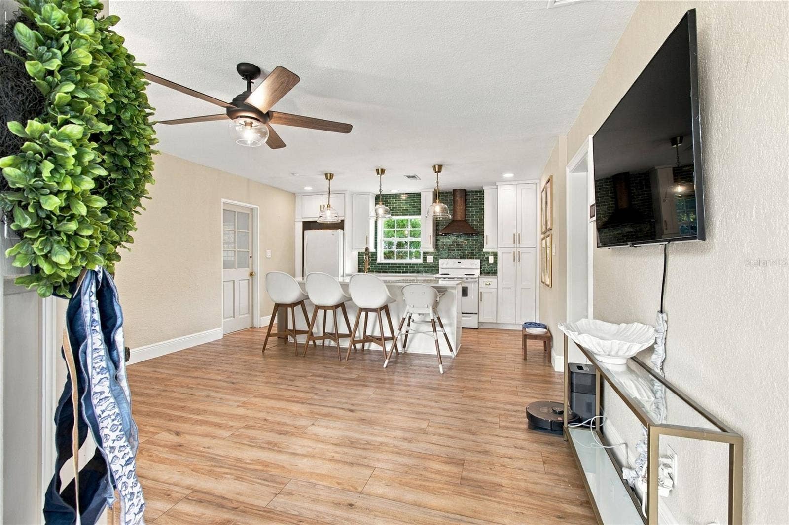 806 N GOMEZ AVENUE, Tampa, FL 33609