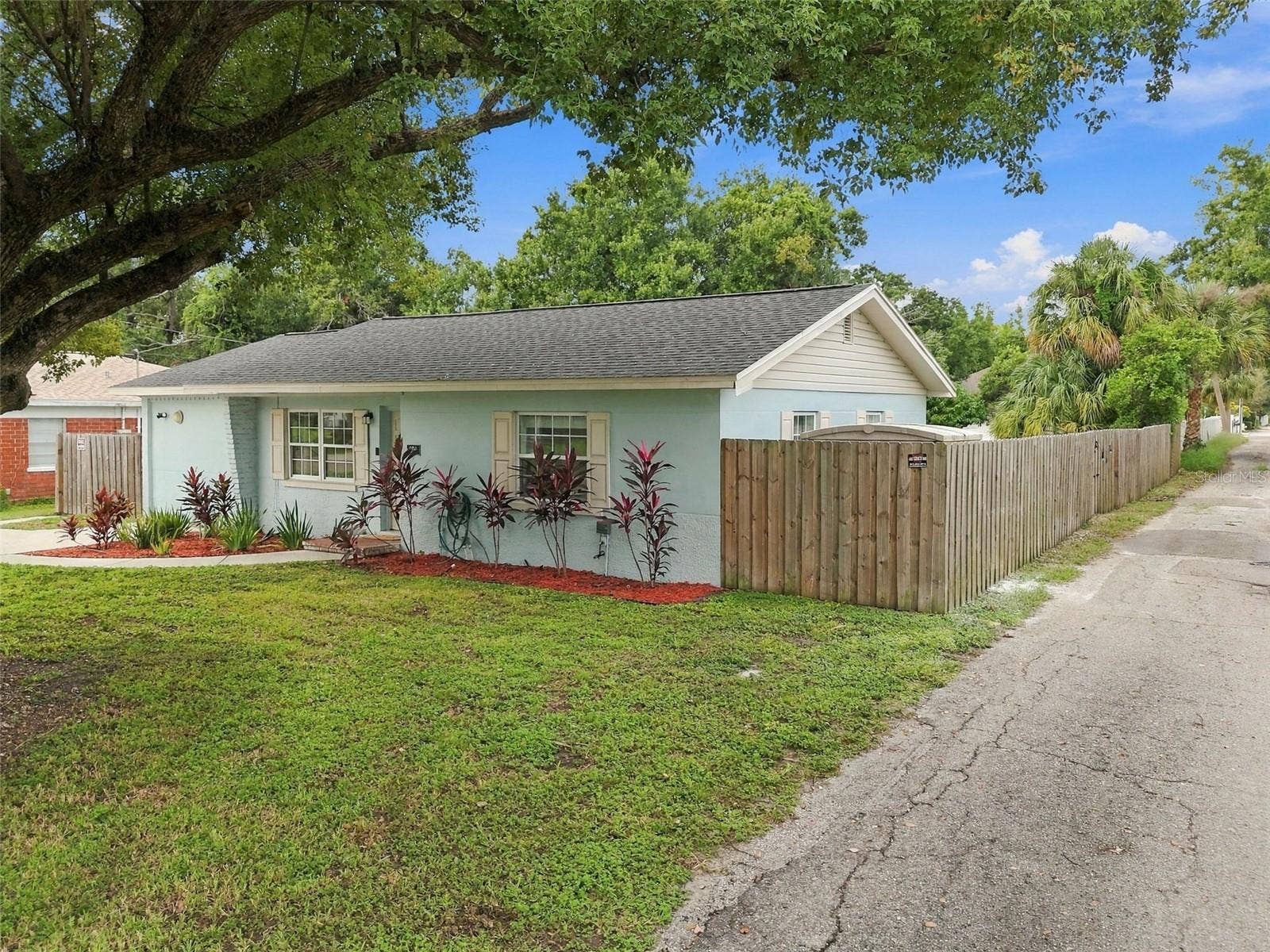 806 N GOMEZ AVENUE, Tampa, FL 33609