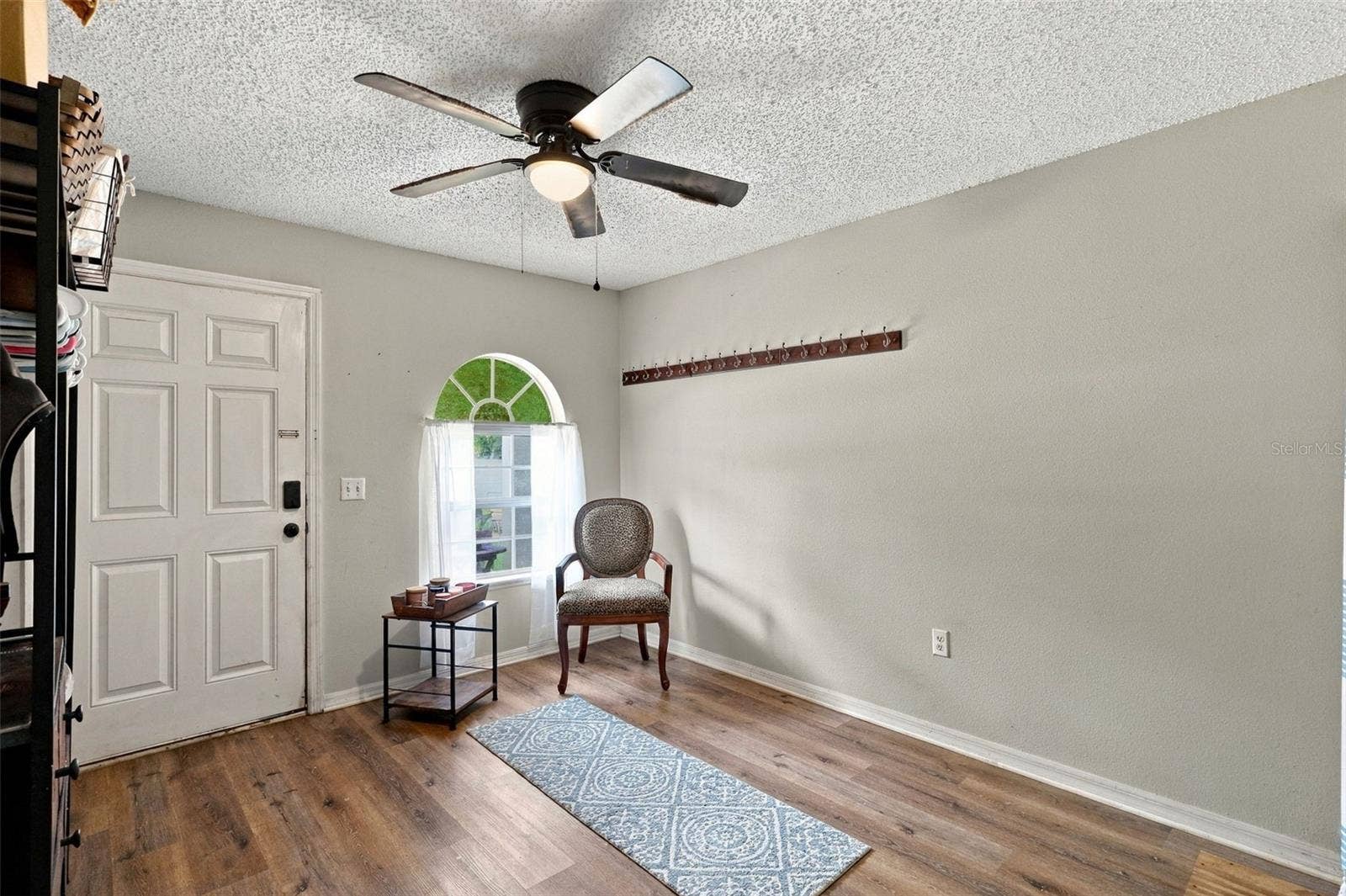 FOYER/ENTRANCE
