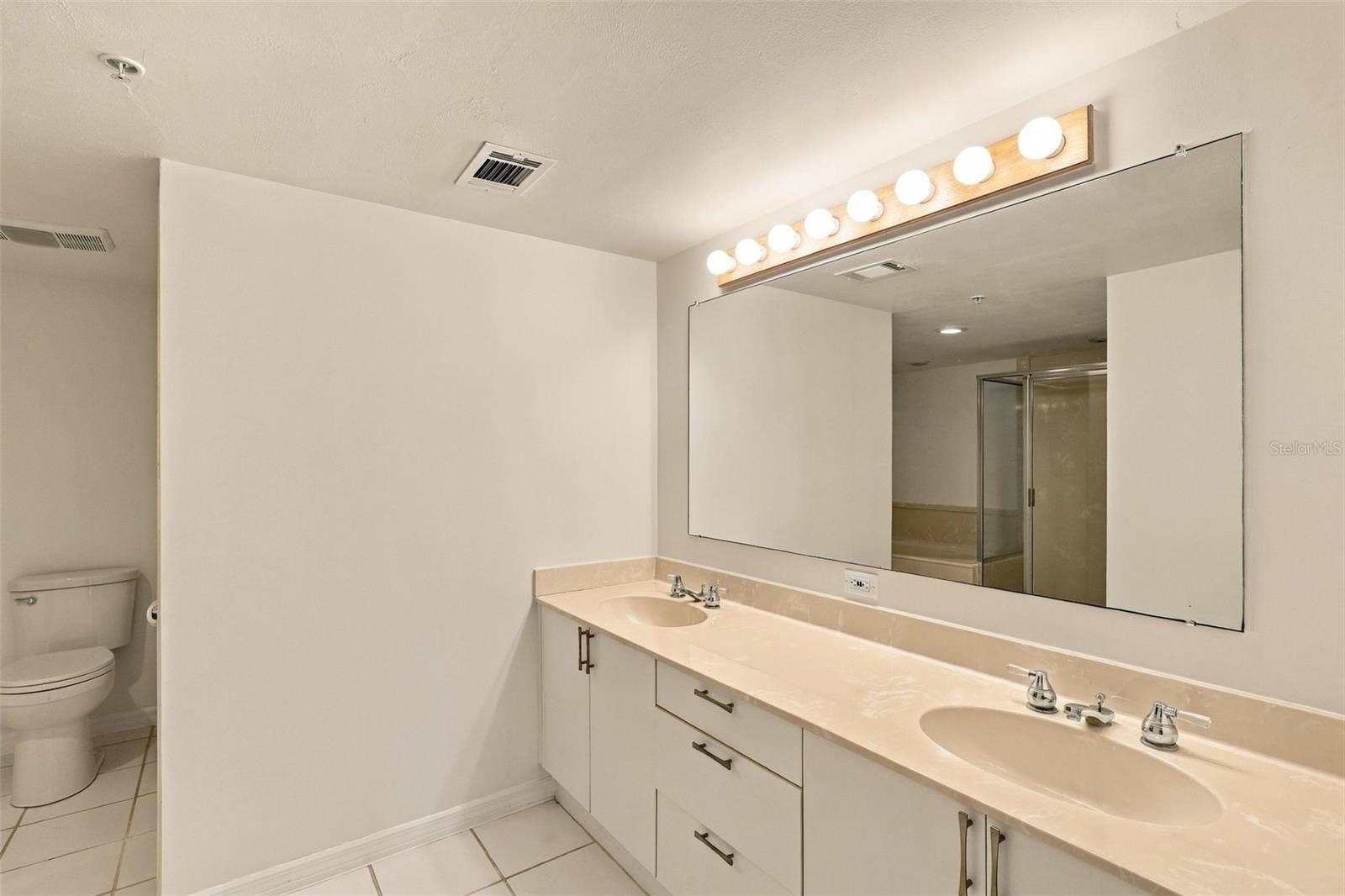 4 OCEANS WEST BOULEVARD, #402A, Daytona Beach Shores, FL 32118 4 OCEANS WEST BOULEVARD, #402A, Daytona Beach Shores, FL 32118