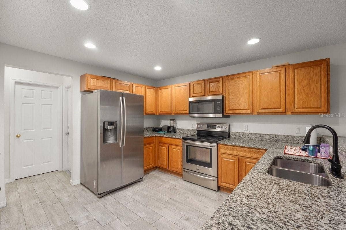 1725 HERNANDO AVENUE, Deltona, FL 32725