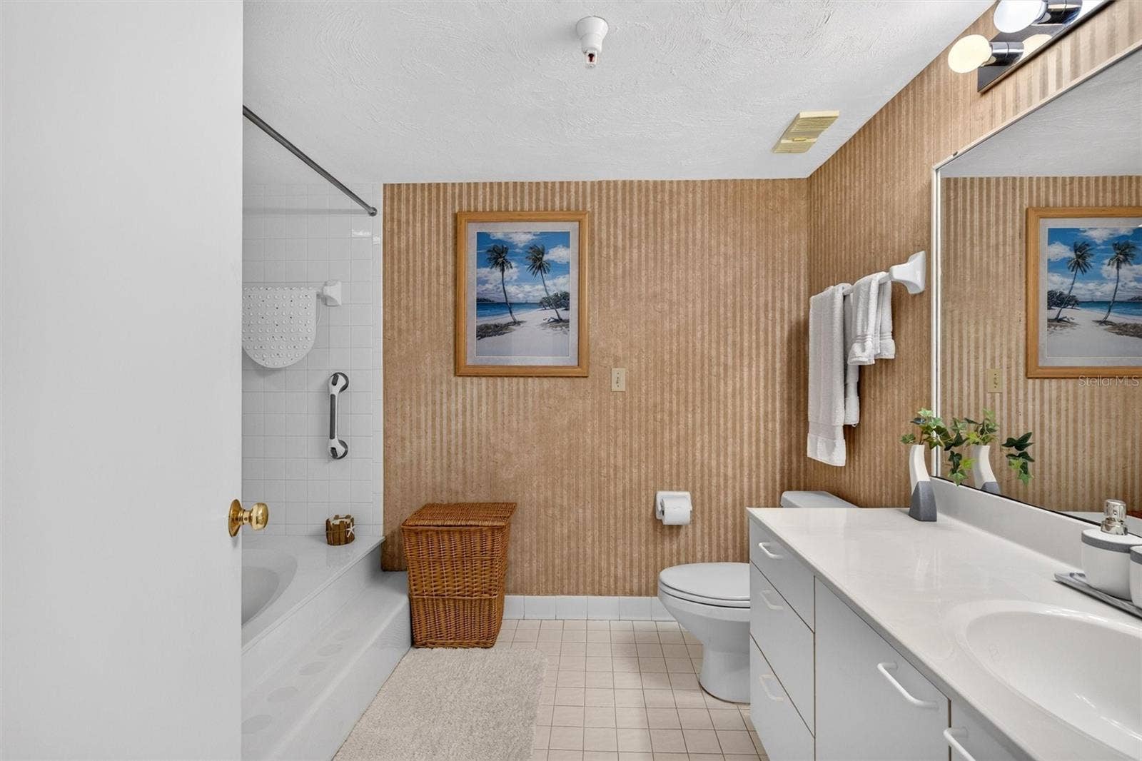 2555 S ATLANTIC AVENUE, #207, Daytona Beach Shores, FL 32118