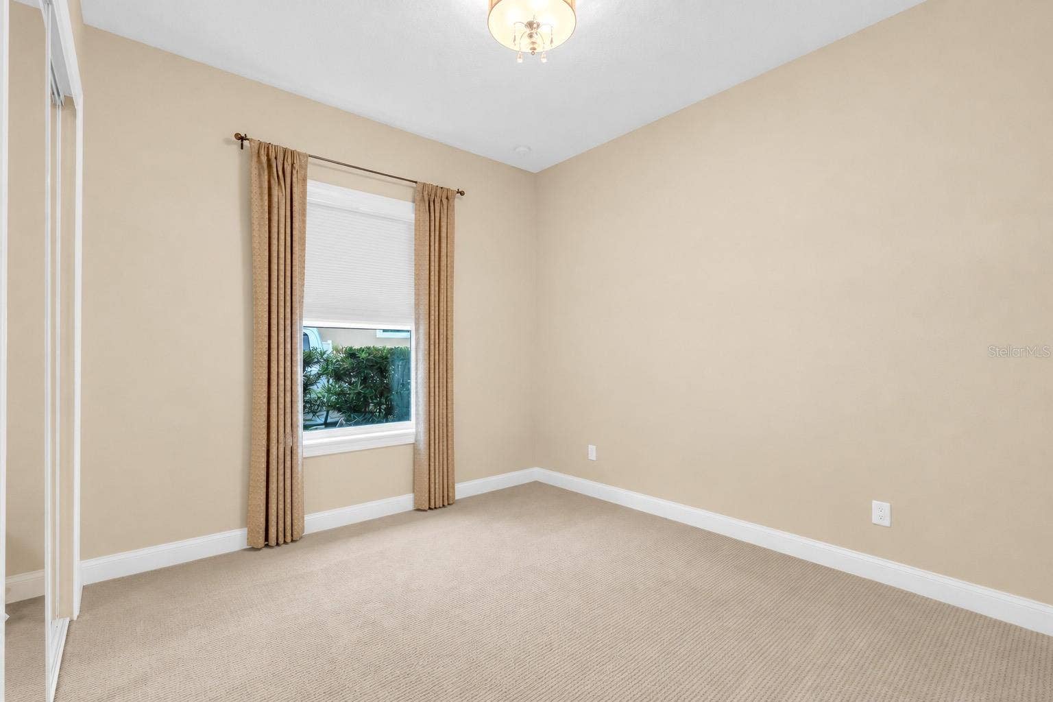 3384 COUNTRY MANOR DRIVE, South Daytona, FL 32119