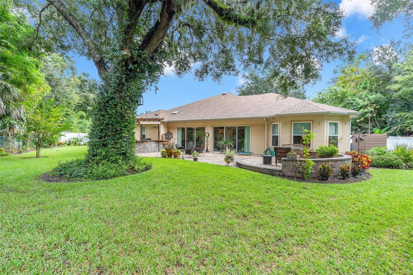 3384 COUNTRY MANOR DRIVE, South Daytona, FL 32119